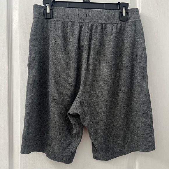 Lululemon Athletic Men's Gray Shorts (Size M) - Picture 3 of 8